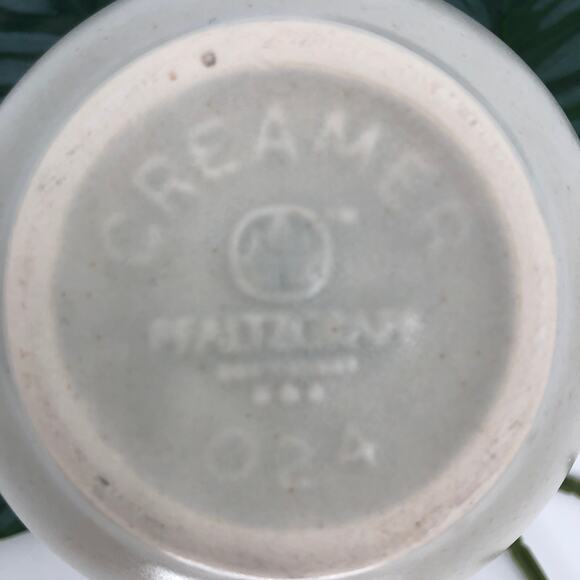 Vintage Pfaltzgraff Gray White 024 Heirloom Floral Bloom Creamer Pitcher Jug - Picture 6 of 7